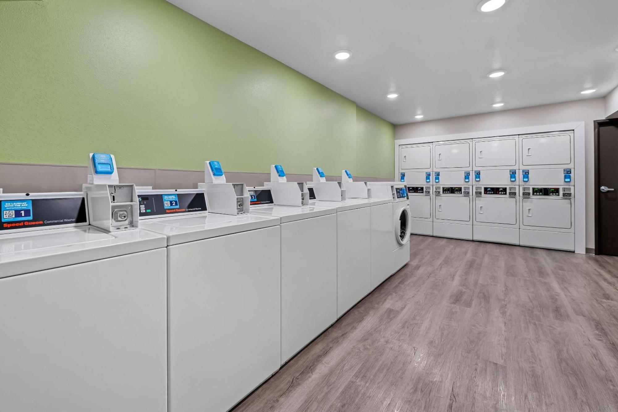 Woodspring Suites Loves Park - Rockford מראה חיצוני תמונה