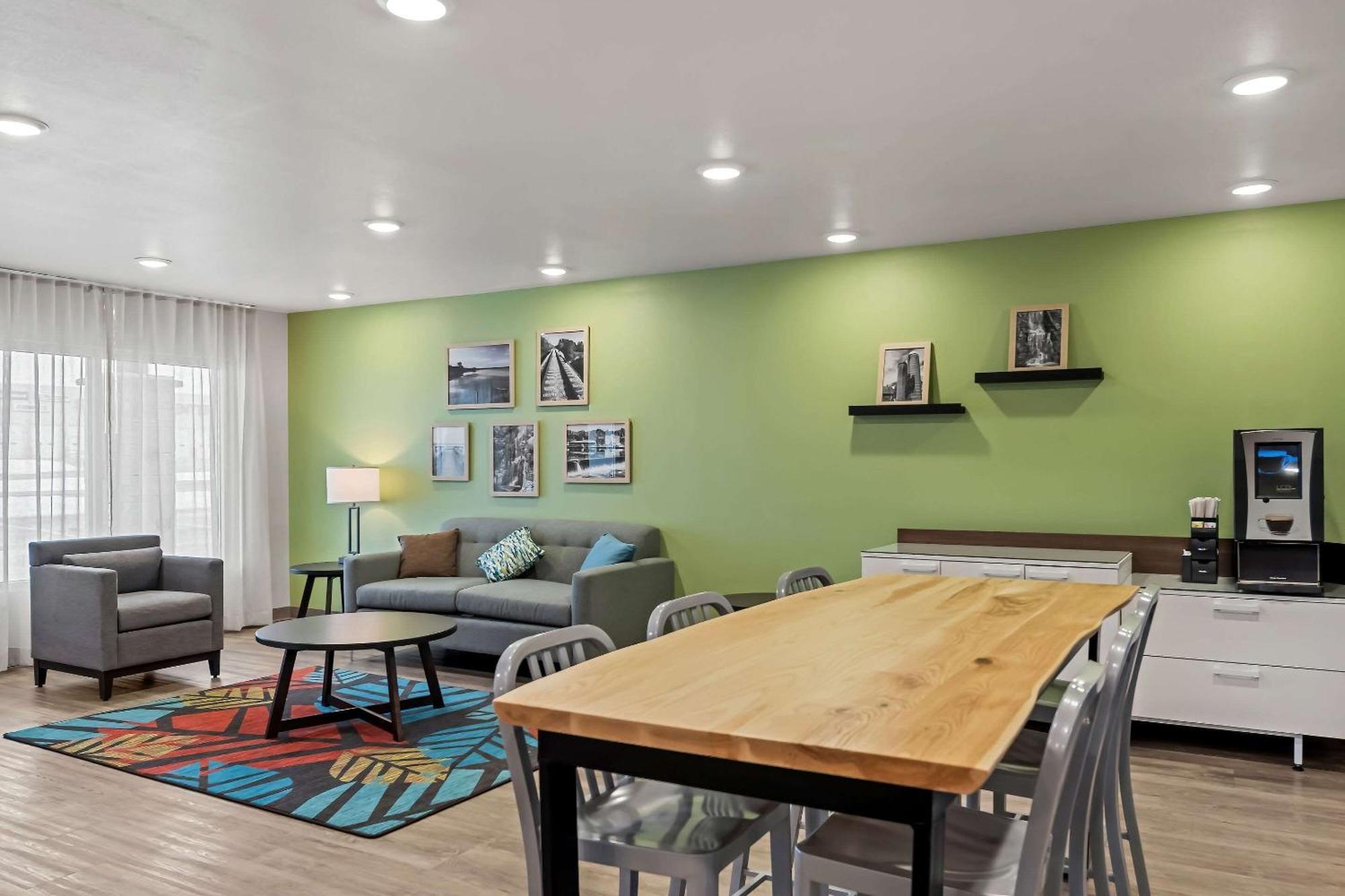 Woodspring Suites Loves Park - Rockford מראה חיצוני תמונה